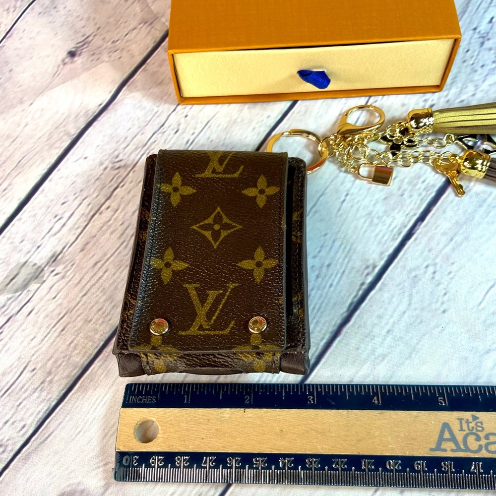 Louis Vuitton Key Cles card holder pouch keychain converted from an iPod case - Picture 7 of 12